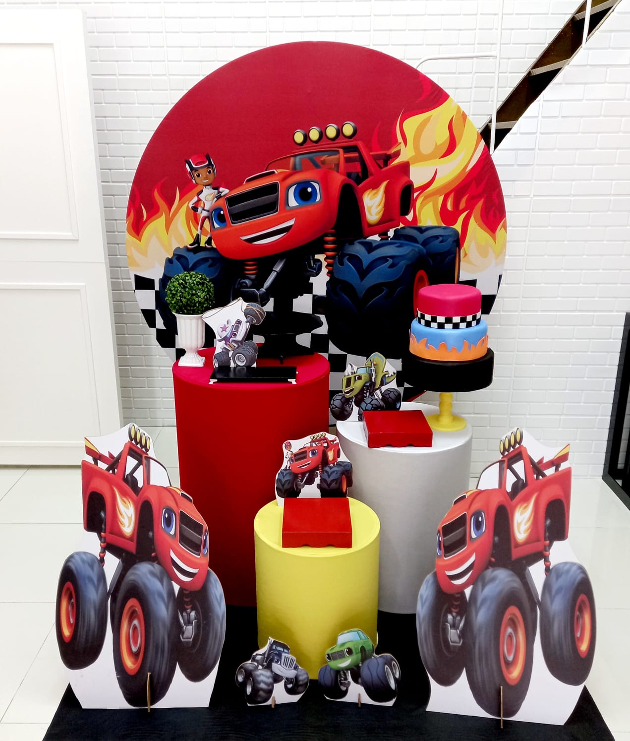 Display de mesa Blaze and the monster machine 27cm - Carro vermelho