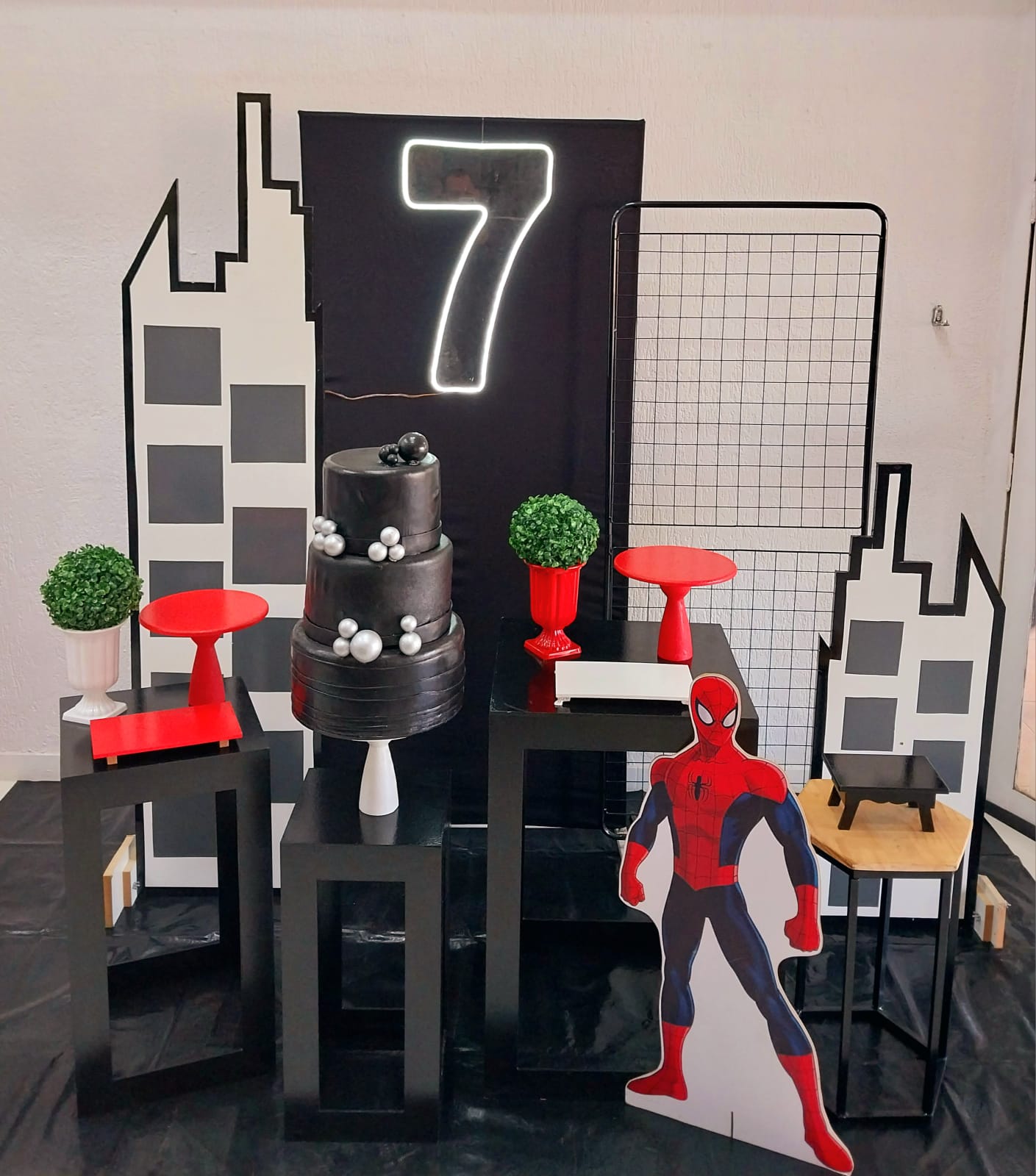 Homem Aranha com Arco de Balões