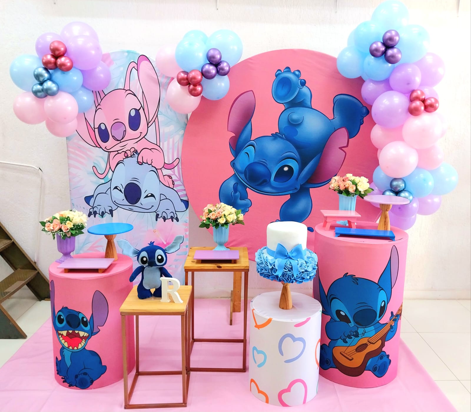 Stitch lilo com Arco de Balões Stitch lilo com Arco de Balões