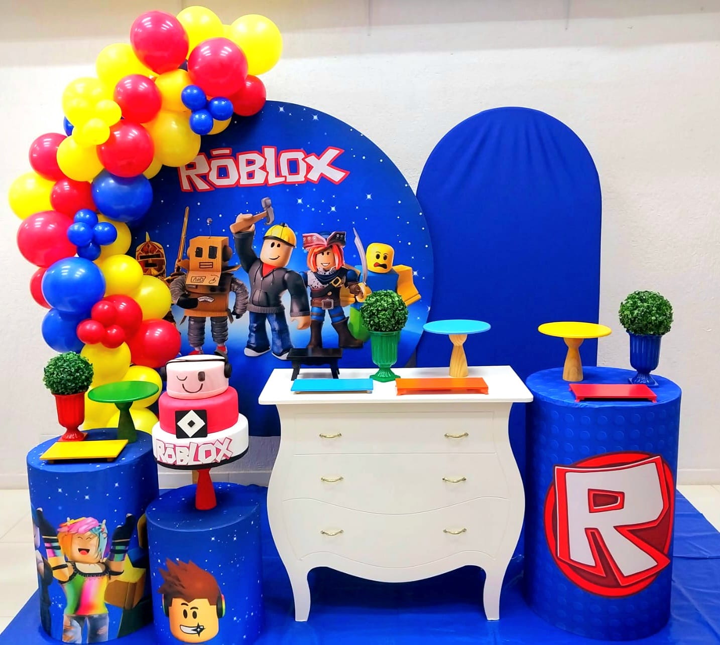 Roblox com Arco de Balões Roblox com Arco de Balões