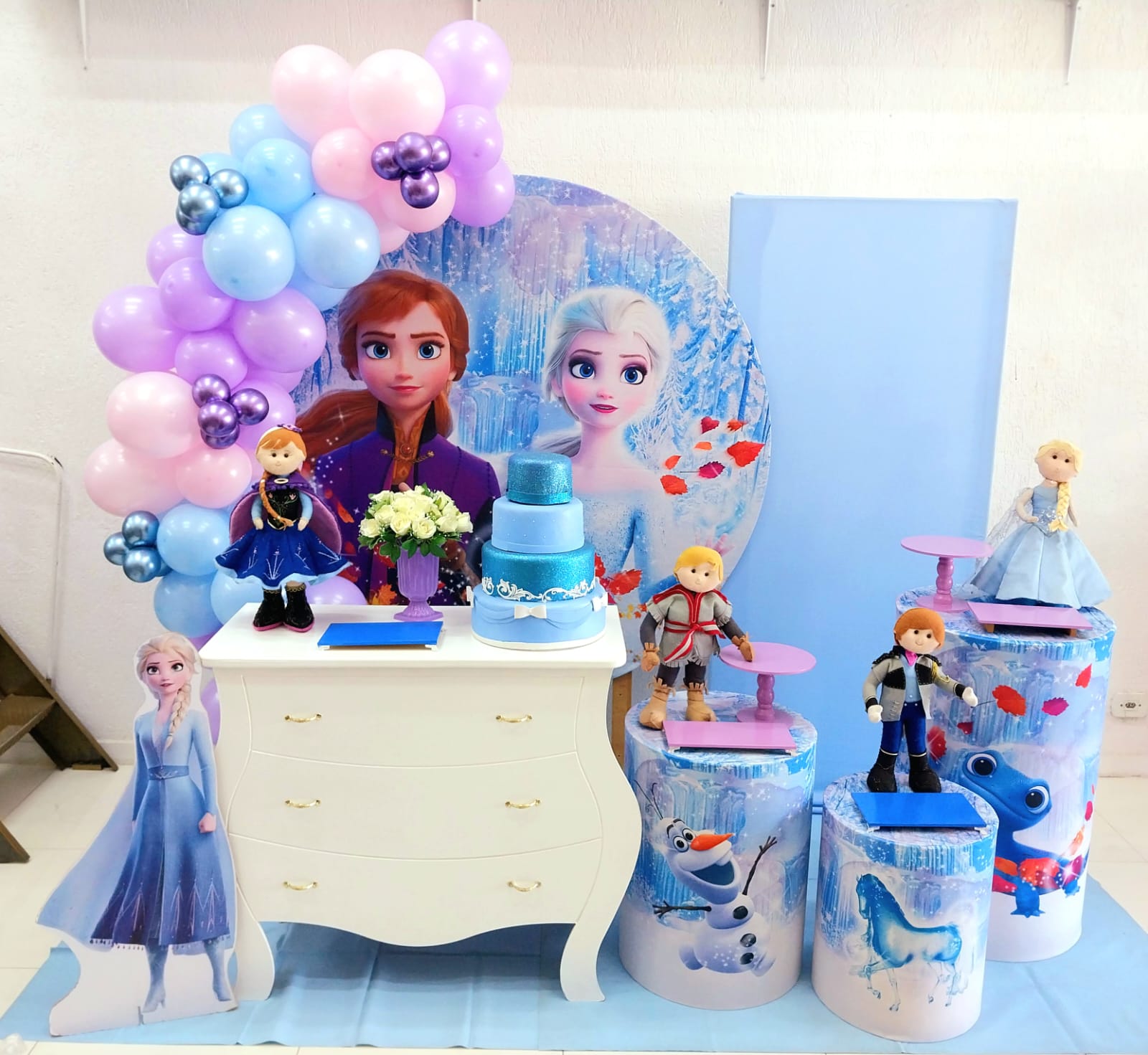 Frozen com Arco de Balões Frozen com Arco de Balões