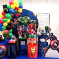 Vingadores com Arco de Balões
