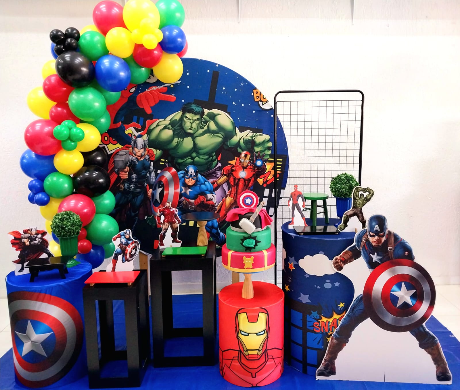 Vingadores com Arco de Balões Vingadores com Arco de Balões